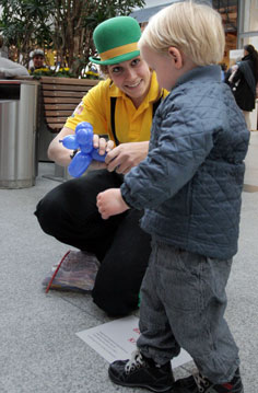 Ballonmand eller tryllekunstner? Sådan vælger du den rigtige underholdning